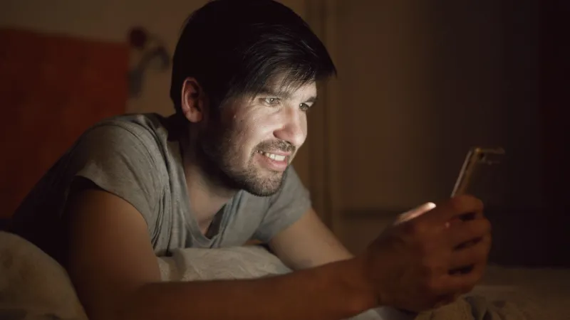 Send It to the Chat: How Late-Night Group Texts Became Gen Z's Real Advice Column